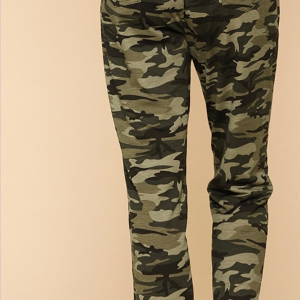 Comfort Utility Camo Jogger